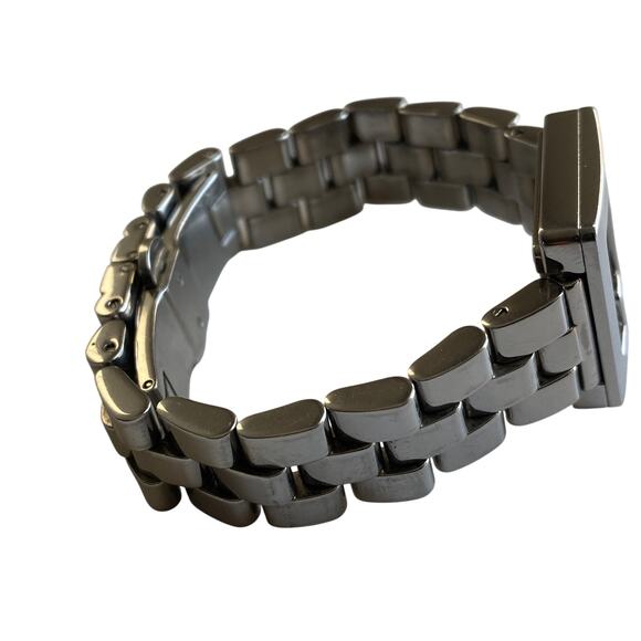 Authentic Gucci Stainless Steel G-Frame Women’s Watch – 23mm - Picture 5 of 13